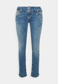 Jeans de mezclilla azul con corte recto, que cuentan con dos cierres de botón, bolsillos y sutiles detalles desgastados en la parte frontal.