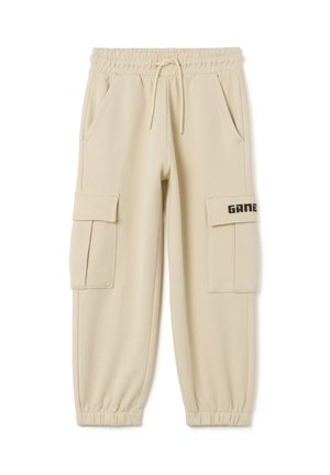 Beige sweatpants met een elastische tailleband, een trekkoord, twee zijzakken en twee cargozakken met de tekst "GAME" in het zwart.