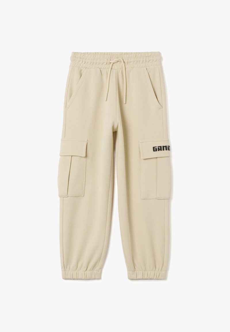 Beige Sweatpants mit elastischem Bund, Kordelzug, zwei Seitentaschen und zwei Cargo-Taschen, die den Text "GAME" in Schwarz tragen.