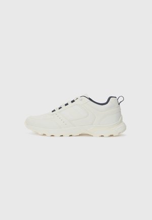 Trainers - white