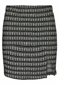 Svart och vit texturerad minikjol med horisontellt vävt mönster och en liten framhöger slits med en kontrasterande inre tygpanel.