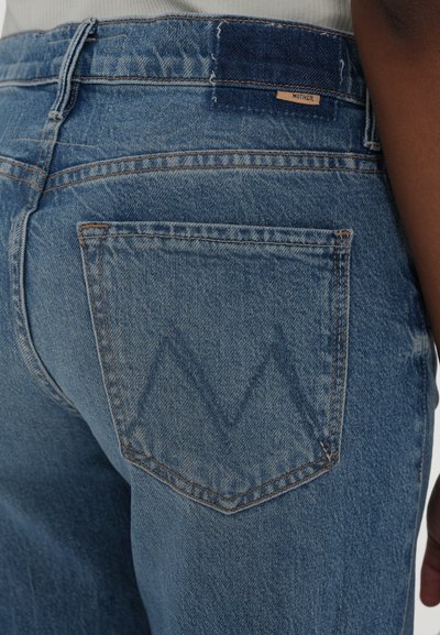 Mother MID RISE TUNNEL VISION SNEAK SUPERIOR - Široke kavbojke - blue denim