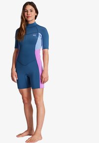 Billabong SYNERGY - KURZÄRMLIGER BACK-ZIP-SPRINGSUIT - Plavky - blue