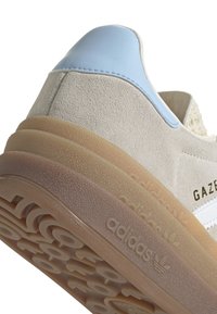 adidas Originals GAZELLE BOLD KIDS - Tenisice - white cloud white clear sky