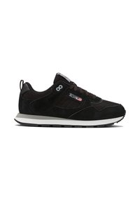 Czarne sneakersy K-Swiss z panelami z zamszu i siateczki, szaro-biała podeszwa, sznurowany przód oraz logo marki z amerykańską flagą na boku.