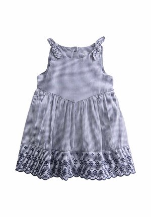 Vestido sin mangas de cuadros vichy azul y blanco para niño pequeño, con tirantes anudados en los hombros y bordado floral a lo largo del dobladillo festoneado.