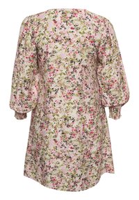 Sukienka w kwiatowy wzór w kolorach różowym, zielonym i czarnym, z bufkami na długich rękawach i marszczonymi mankietami, widziana od tyłu.