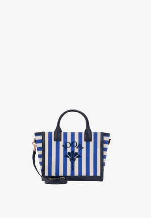 Blau-weiß vertikal gestreifte Handtasche mit schwarzen Griffen, Schulterriemen und einem schwarzen Blumenlogo mit der Aufschrift „JOOP!“ vorne.