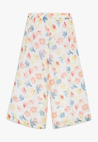 Pantalones de pierna ancha con estampado floral, fabricados en un tejido ligero. Presentan flores de colores rosa, amarillo y azul sobre un fondo blanco.