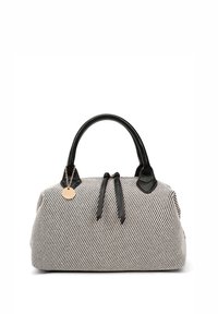 Borsa in tessuto a righe con dettagli in pelle nera, forma arrotondata, doppi manici e catena decorativa con etichetta rotonda. Motivo a righe orizzontali.