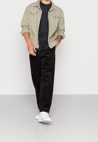 Tommy Jeans Triko s potiskem - grey
