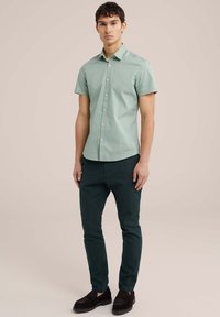 WE Fashion FUNDAMENTALS - Marškiniai - green