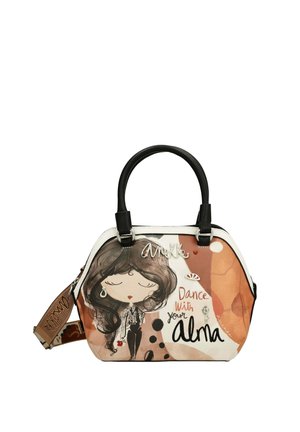 Handtasche in Orange, Braun und Creme mit einer Cartoon-Illustration. Verfügt über schwarze Griffe, strukturierte Akzente und silberne Hardware.