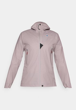 Helle rosa wasserdichte Jacke mit hohem Kragen, vollem Frontreißverschluss, zwei Reißverschlusstaschen und einem dreieckigen schwarzen Netzakzent auf der Brust.