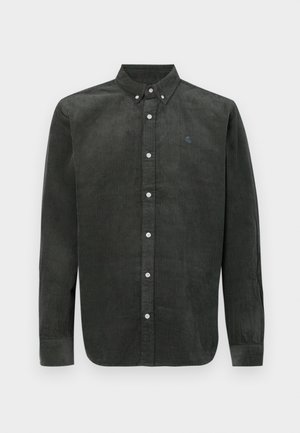 Camisa de corduroy verde-escuro com colarinho abotoado, mangas longas e fecho frontal por botões. Apresenta riscas verticais subtis e logótipo.