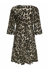 Robe à imprimé léopard marron et noir avec des manches cloche trois-quarts, design à étages et couture décorative sur les bords des manches.