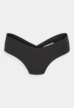 Bas de bikini noir en tissu lisse et extensible ; présente un design avant en V et une coupe minimaliste sans motifs ni éléments visibles.