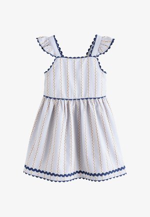 Ärmelloses weißes Kleid mit vertikalen blauen und roten Blumenstreifen, gerafften Schulterträgern und blauem, gewelltem Besatz entlang der Kanten.