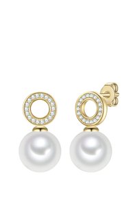 Orecchini in oro con tappi circolari decorati con piccoli cristalli trasparenti, abbinati a grandi perle bianche rotonde.