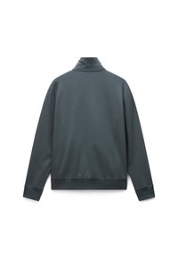 Mørkegrøn sweatshirt med høj krave, lange ærmer og ribafslutninger. Glat tekstur og enkelt design uden mønstre eller pynt.