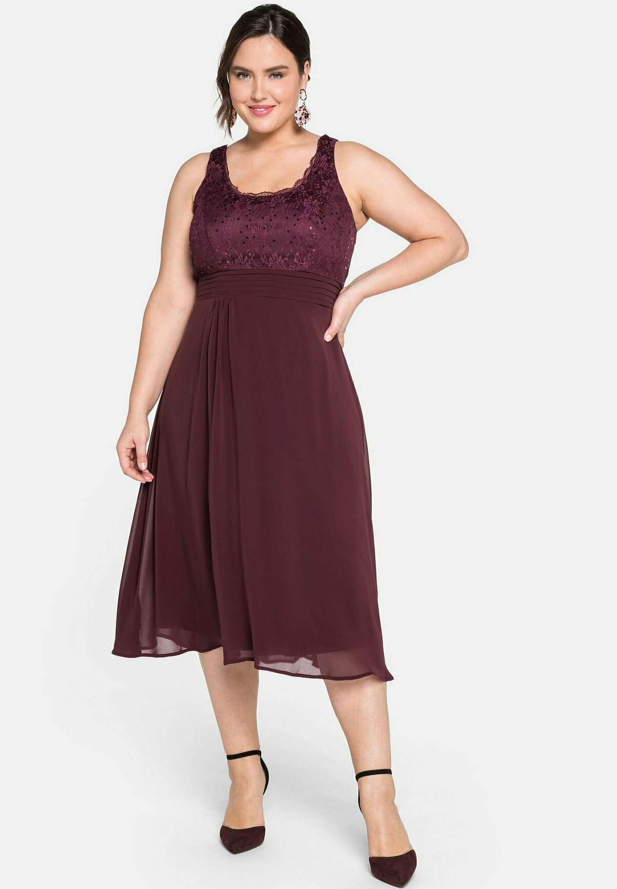 Sheego Cocktailkleid Festliches Kleid Aubergine Bordeaux Zalando De 