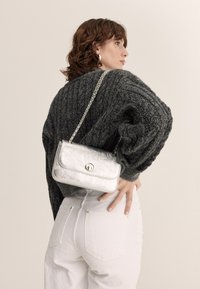 nat & nin GRACE - Torba preko tijela - silver