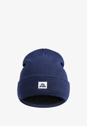 Marineblå strikket hue med en tekstureret stof, der har et hvidt firkantet mærke med et blåt trekantet logo på den forreste kant.