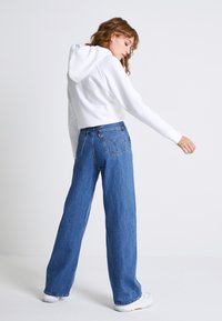 Levi's® HIGH LOOSE - Calças de ganga à boca de sino - blue denim