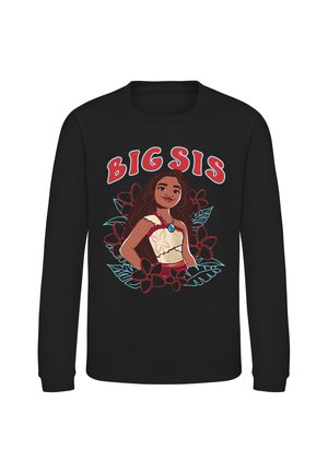 Sort sweatshirt med en tegneserie af en selvsikker pige i en cremefarvet top, røde blomster og blade bag hende, og teksten "BIG SIS" over.