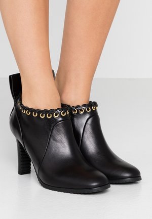 Enkellaarsjes met hoge hak - black
