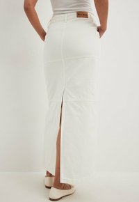 NA-KD MIT SCHLITZ - Dolgo krilo - white