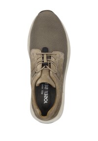 Heren sneaker met een ademend bovenwerk van mesh in taupe met suède accenten, ronde neus en contrasterende witte rubberen zool. Inclusief elastische veters.