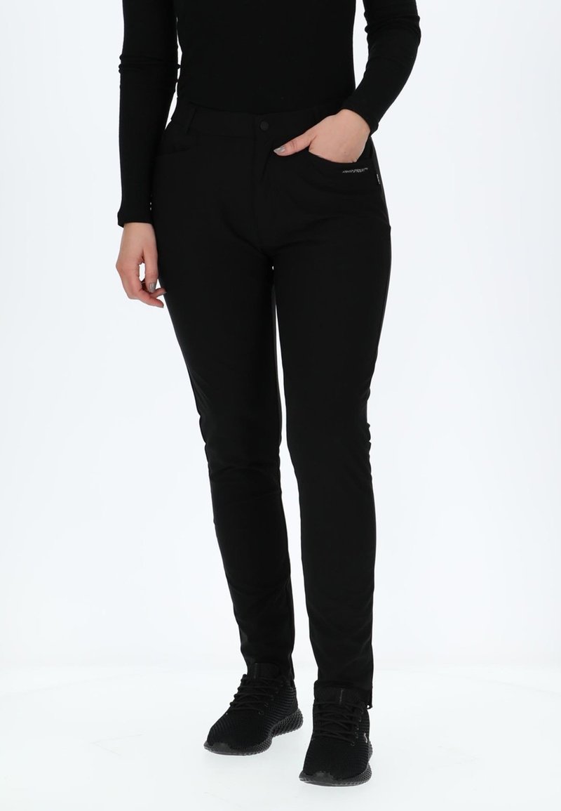 Zwarte stretchbroek met een smal silhouet, voorzien van voorzakken en een knoopsluiting. De stof is glad met een matte afwerking.