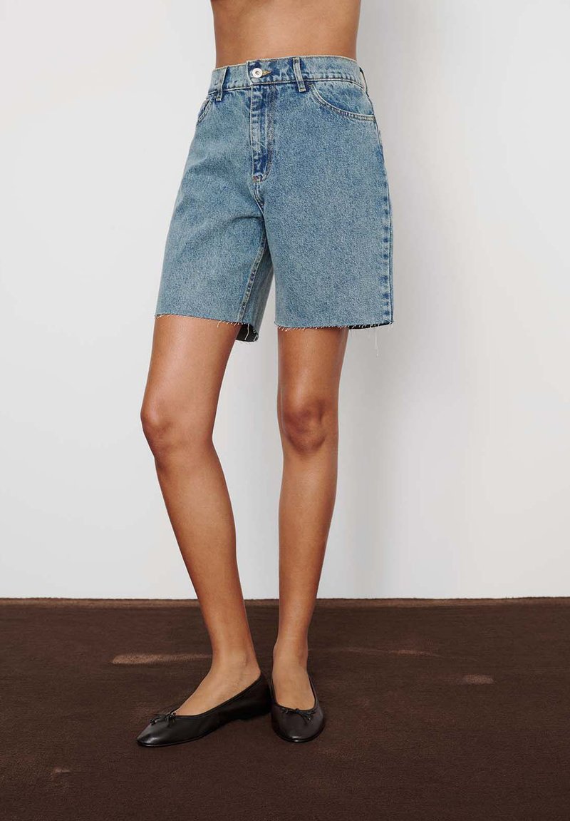LA MANIA BRADLEY - Lühikesed teksad - blue denim