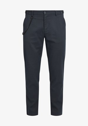 Tumši pelēki bikses ar gludu tekstūru, ar sānu ķēdes detaļu, divām priekšējām kabatām un standarta jostas cilpu dizainu.