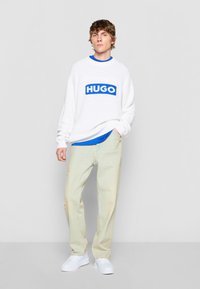 HUGO SEYLO - Strikkegenser - white