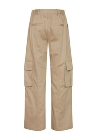 Pantaloni cargo beige con vestibilità rilassata, vita elasticizzata, tasche laterali e posteriori, e un tessuto morbido in misto cotone.