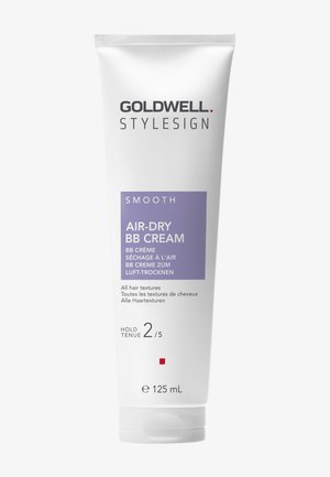 Tube de Goldwell Stylesign Smooth Air-Dry BB Cream, 125 ml, pour toutes les textures de cheveux, fixation niveau 2 sur 5, emballage blanc avec étiquette violette.