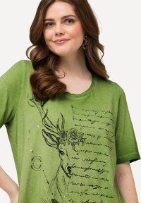 Ulla Popken SCRIPT LETTERING  - T-shirts print - oliv