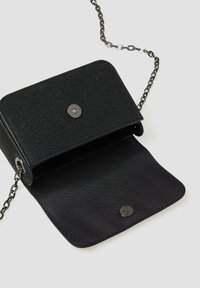 s.Oliver IN SCHIMMERNDER OPTIK - Umhängetasche - schwarz