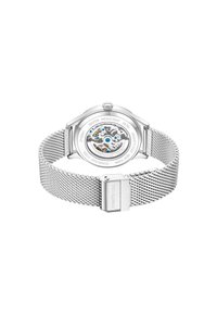 Reloj de acero inoxidable con una correa de malla plateada, fondo de caja transparente que revela un intrincado mecanismo y detalles de la marca en relieve. Resistente al agua hasta 30 metros.