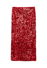 Gonna rossa in paillettes con un design aderente. La superficie è coperta di paillettes rosse lucenti, che riflettono la luce creando un effetto testurizzato e scintillante.