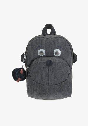 Grå denim rygsæk med et design af et abeansigt, der har bevægelige øjne og en blød gorilla-nøglekæde som tilbehør.