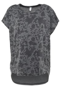 Grå kortärmad topp med ett strukturerat mönster av varierande ränder. Rundad nederkant och mjukt tyg ger en avslappnad passform.