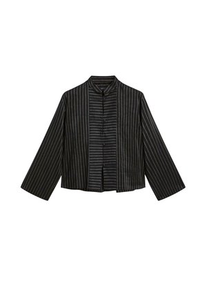 Schwarz gestreifte Jacke mit Mandarin-Kragen, Vorderknöpfen und weiten Ärmeln. Hergestellt aus einem weichen Stoff mit kontrastierenden hellen Streifen.