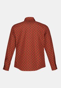 Rode langharige shirt met een zwart bloemmotief, knoopsluiting aan de kraag en manchet, een gladde textuur en een afgeronde zoom.