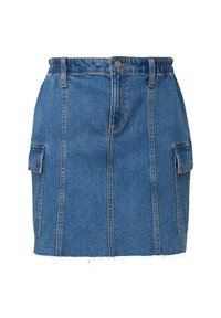 Jupe en denim bleu clair avec une taille élastique, deux poches latérales et un ourlet brut. Comprend des coutures verticales pour un design structuré.