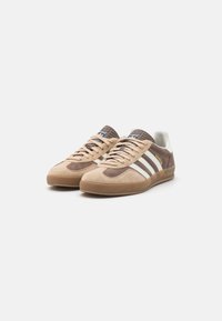adidas Originals GAZELLE INDOOR UNISEX brązowy