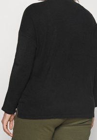 ONLY Carmakoma Sweter