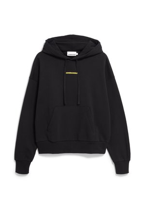 Sweat à capuche noir en tissu mélangé coton, avec une poche avant, un cordon de serrage et un logo jaune "ARMEDANGELS" sur la poitrine.